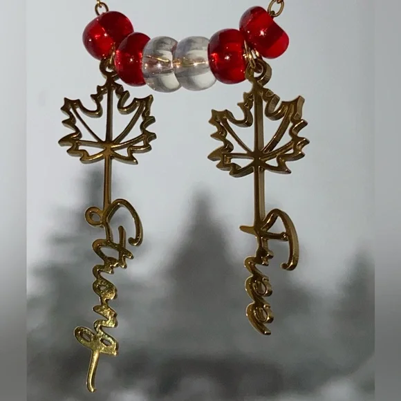 🇨🇦 Strong & Free Necklace 🇨🇦 - Picture 10 of 13